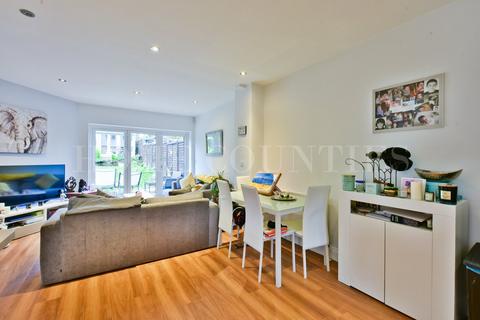 3 bedroom end of terrace house for sale, Highview Gardens, Potters Bar, EN6