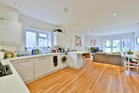 Highview Gardens, Potters Bar, EN6