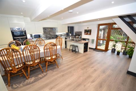 54 Windermere Road, Bradford, BD7 4RH