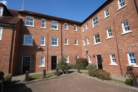 2 bedroom flat to rent, The Spires, Canterbury