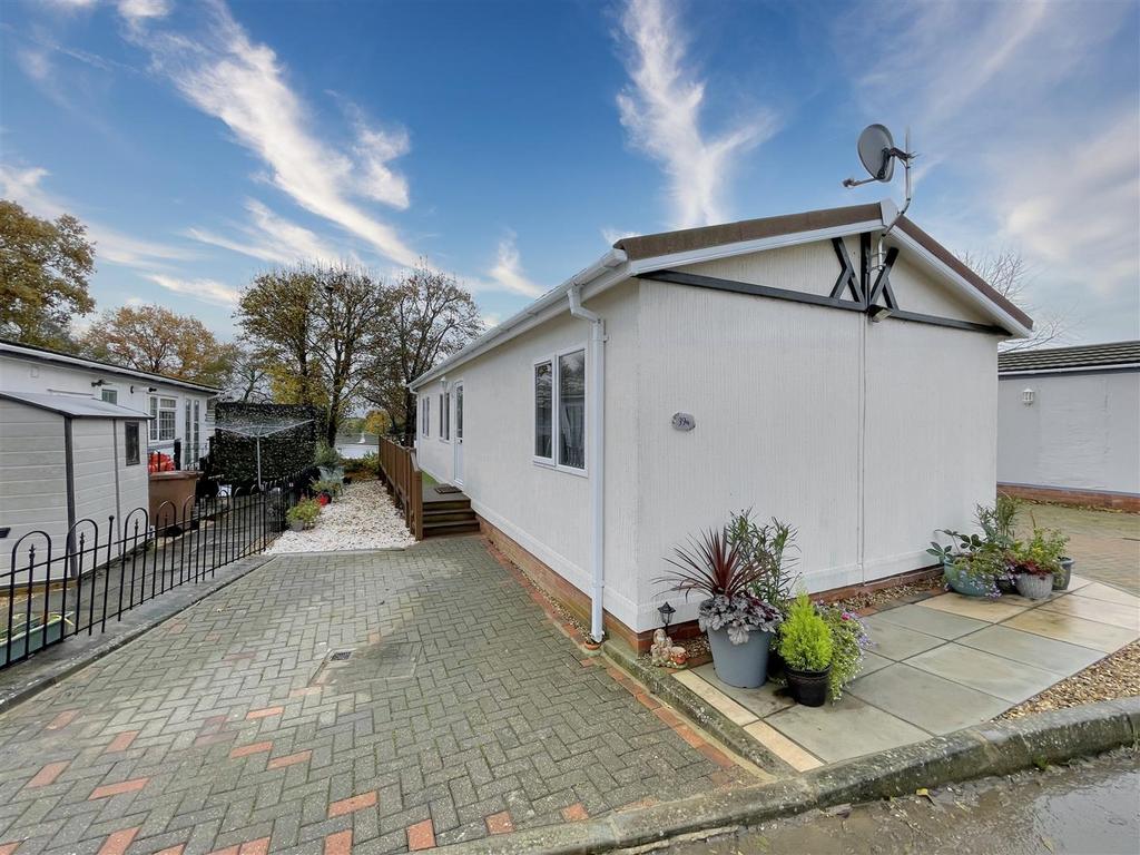 Chalk Hill Lane, Great Blakenham, Ipswich 2 bed park home for sale £