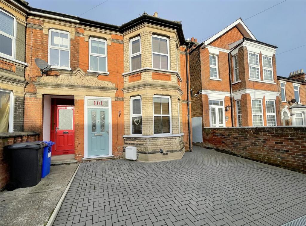 Foxhall Road, Ipswich 4 bed semidetached house for sale £295,000