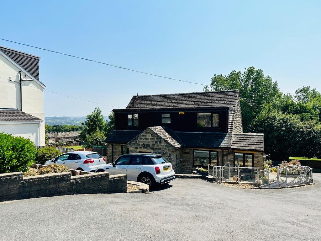 New Hey Road, Huddersfield 5 bed detached house for sale £430,000