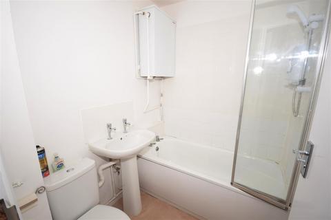 1 bedroom apartment to rent, St Georges Avenue, NN2