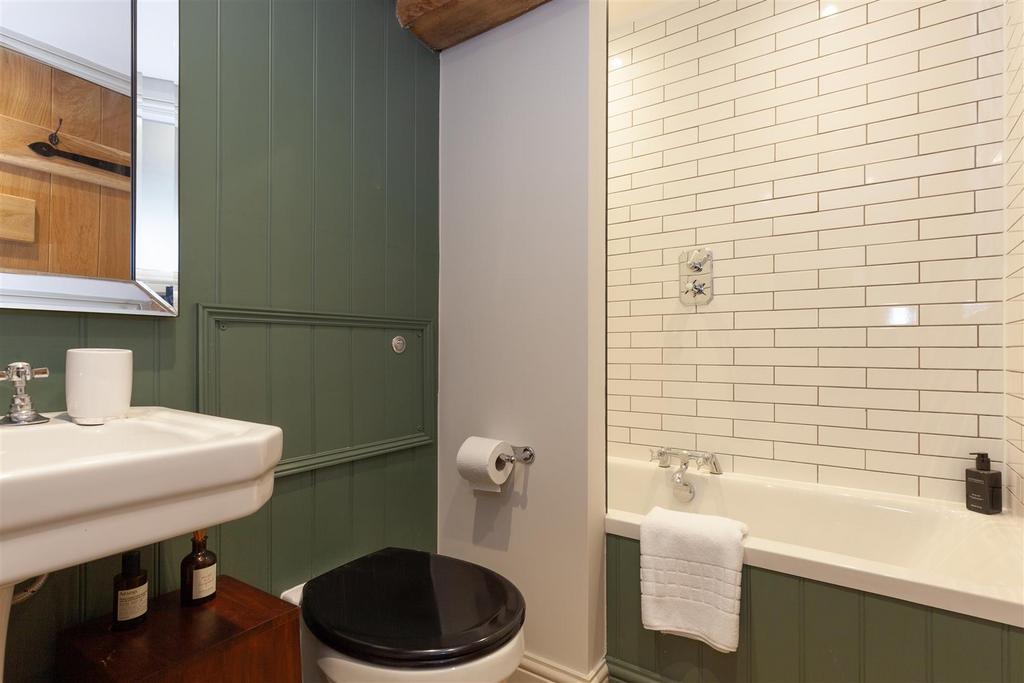 Bathroom.jpg
