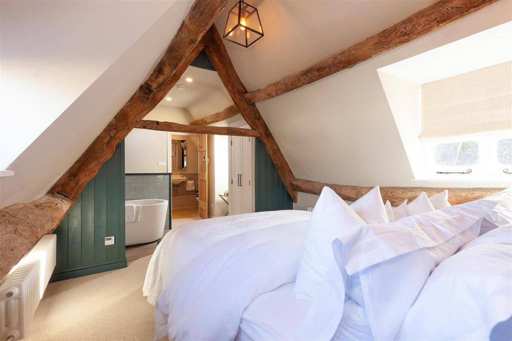 Master Bedroom 4.jpg