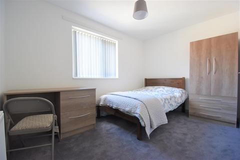 5 bedroom end of terrace house to rent - Cadnam Close, Birmingham B17