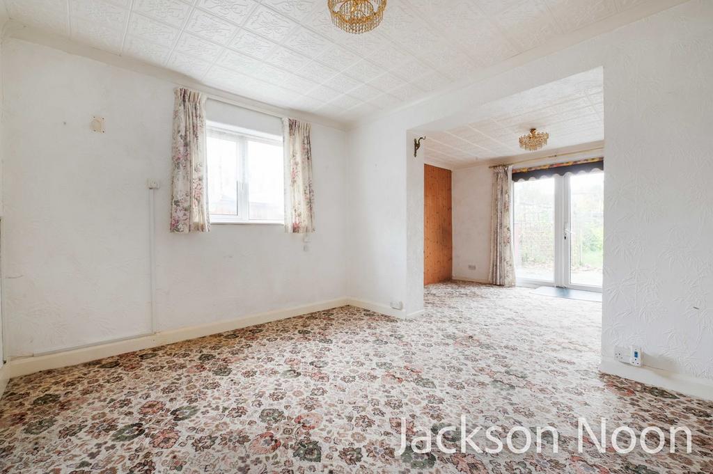 Lower Court Road, Epsom, KT19 3 bed semidetached house for sale £550,000