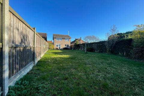 12 Glendale Road, Burnham-on-crouch, CM0 8LY