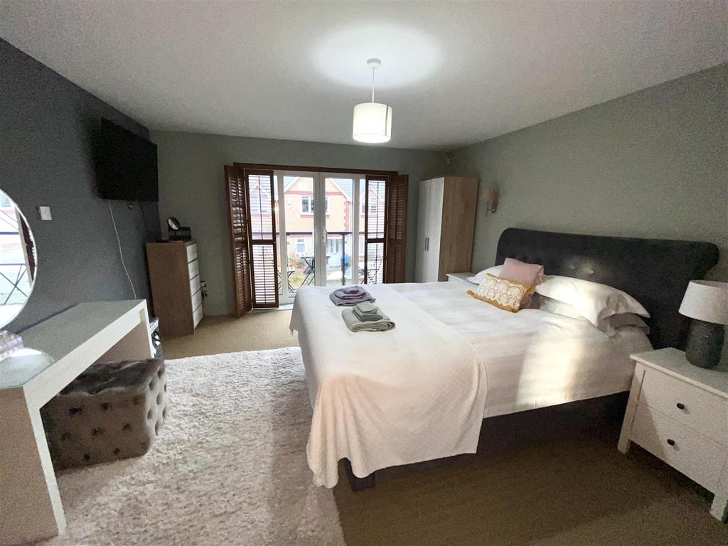 Balmoral Road, Poole 3 bed end of terrace house to rent £2,200 pcm (£