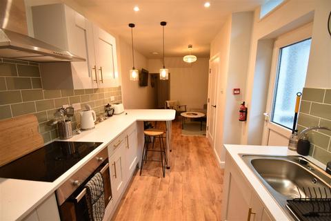 2 bedroom apartment for sale, London Road, Buxton
