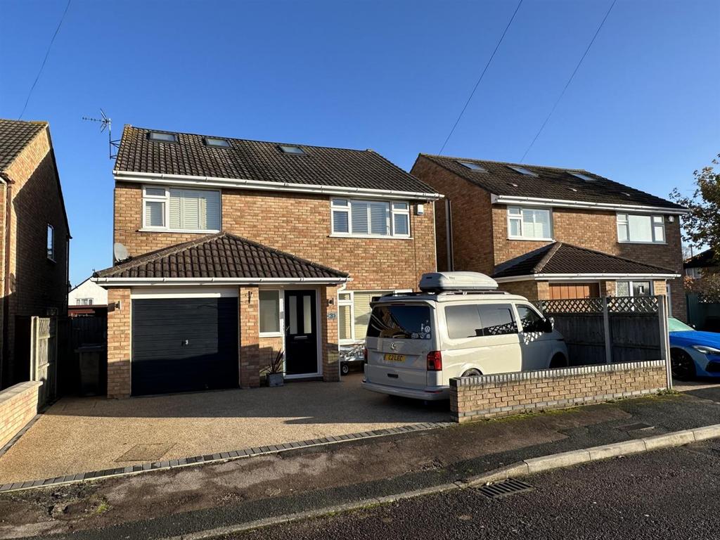Bradley Close, Longlevens, Gloucester 4 bed detached house £530,000