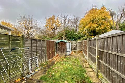 19 Sharpness Close, Hayes, UB4 9SW
