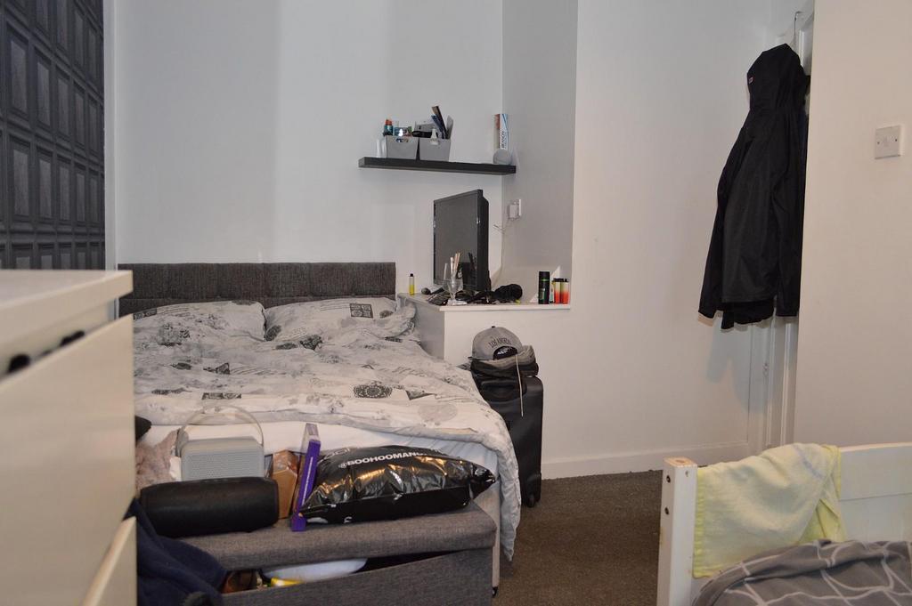 Bed 2..JPG