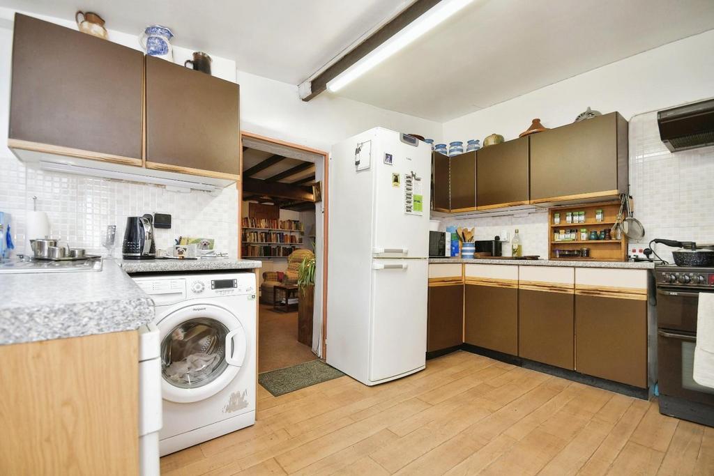 KITCHEN 02.jpg