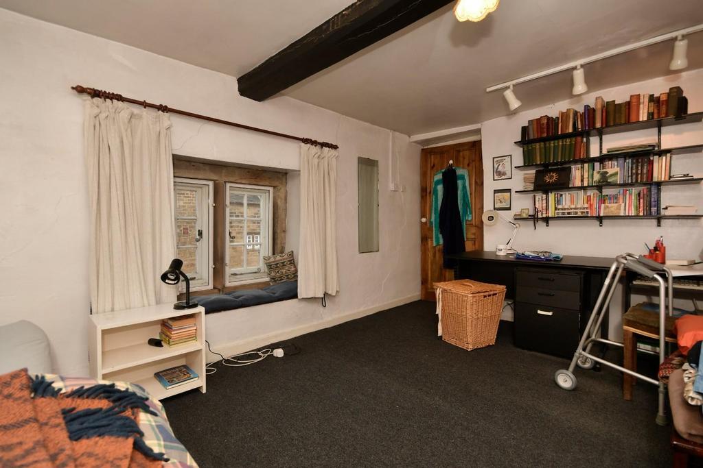 BEDROOM 1.jpg