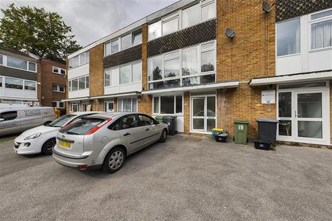 5 bedroom terraced house to rent, Sparkford Close, Winchester