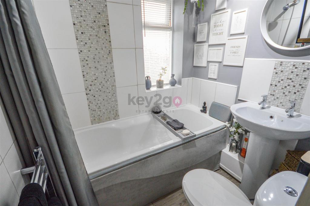 Hollinsend Road, Sheffield, S12 2 bed semidetached house for sale £180,000