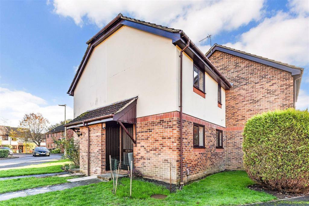 Sandringham Road, Petersfield. 1 bed terraced house to rent £925 pcm