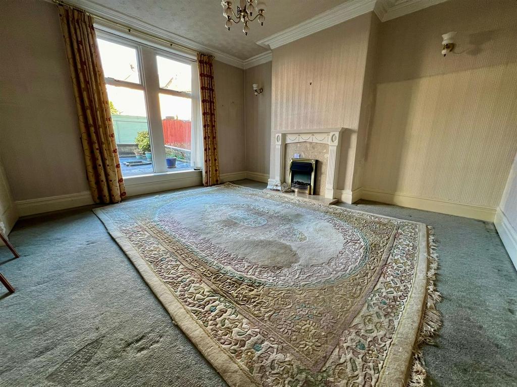 Blackmoorfoot Road, Crosland Moor, Huddersfield 2 bed terraced house