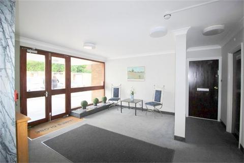 2 bedroom flat for sale, Woodlands, London