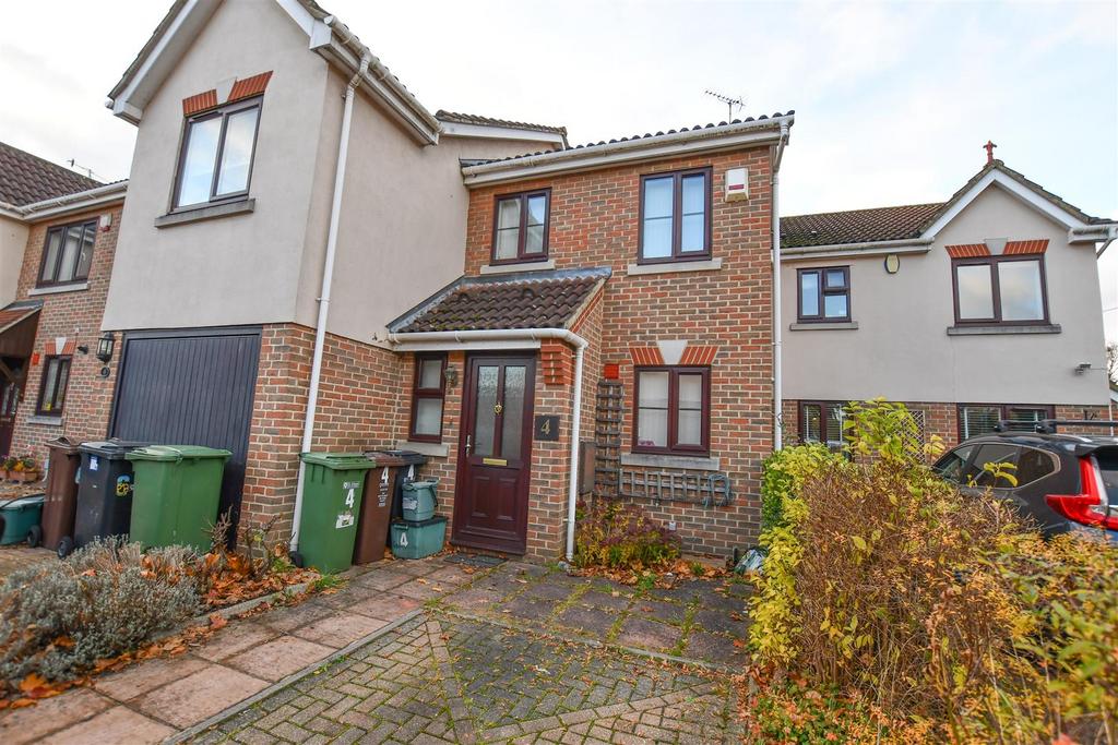 Colnbrook Close, London Colney, St. Albans 2 bed terraced house for