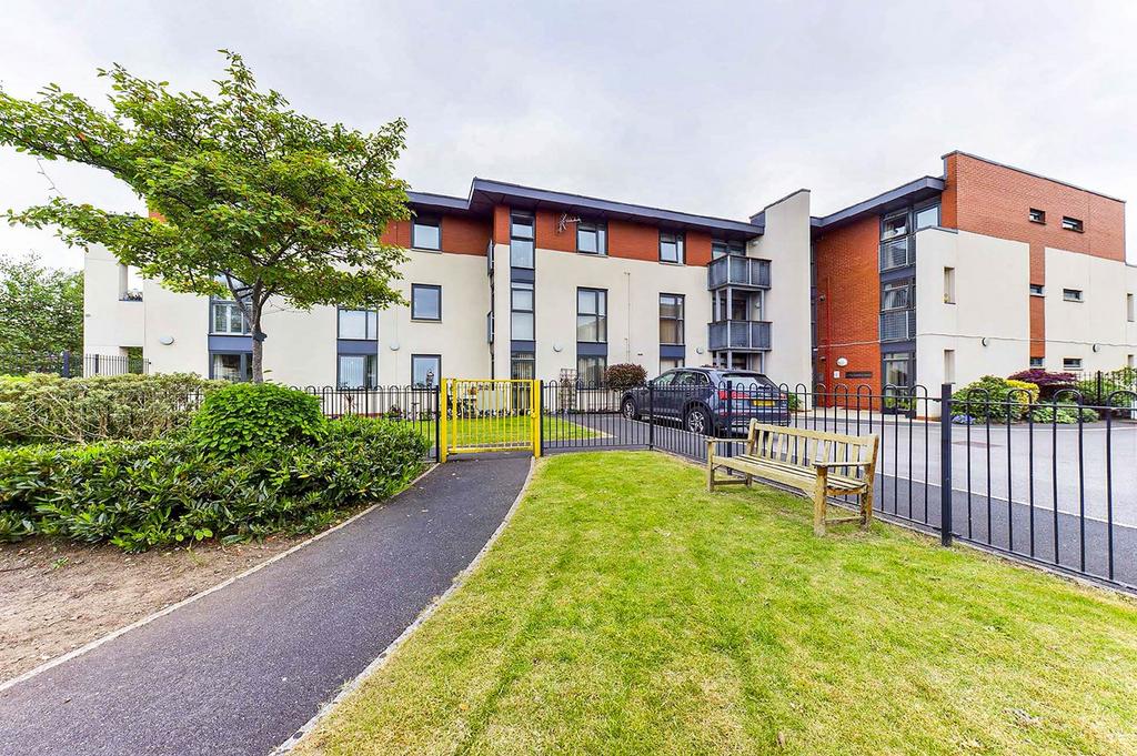 The Bowling Green, Stretford, Manchester, M32 2 bed apartment for sale