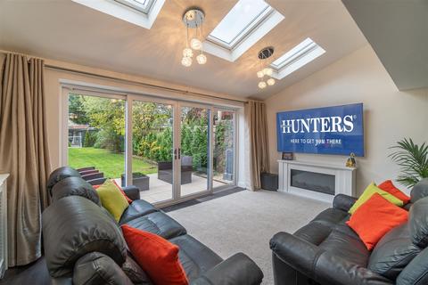 4 bedroom semi-detached house for sale, Summer Street, Kingswinford, DY6 9NA
