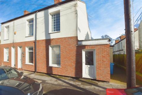 2 bedroom end of terrace house for sale, Cadogan Street, Hull