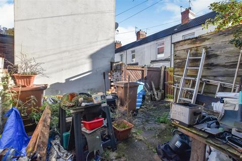 2 bedroom end of terrace house for sale, Cadogan Street, Hull
