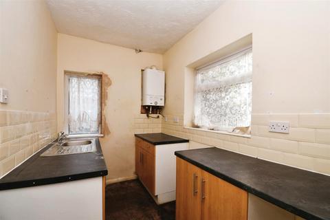 2 bedroom end of terrace house for sale, Cadogan Street, Hull