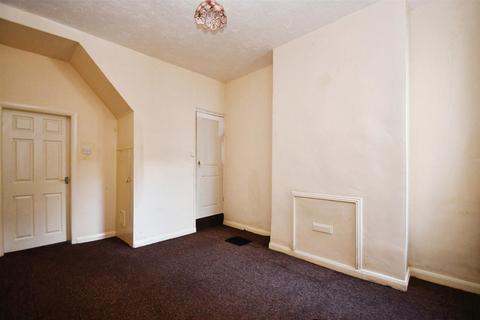 2 bedroom end of terrace house for sale, Cadogan Street, Hull