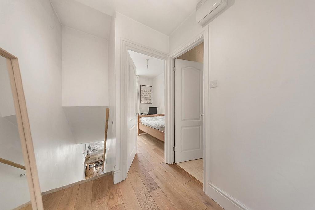 Hallway (2).jpg