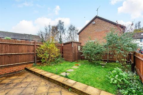 64 Barnfield Way, Oxted, RH8 9QG