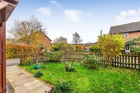 64 Barnfield Way, Oxted, RH8 9QG
