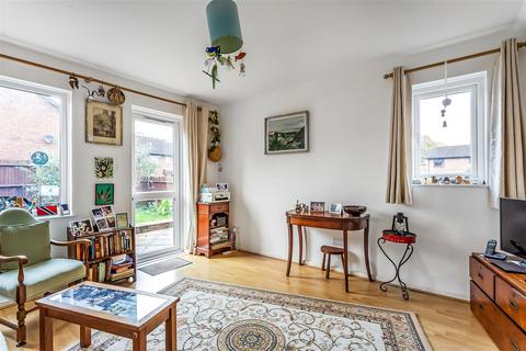 64 Barnfield Way, Oxted, RH8 9QG