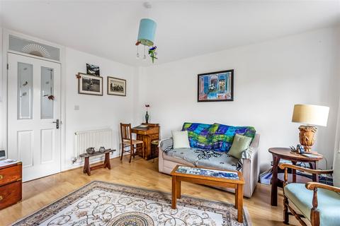 64 Barnfield Way, Oxted, RH8 9QG