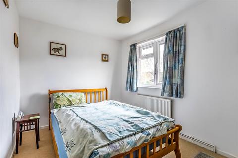 64 Barnfield Way, Oxted, RH8 9QG