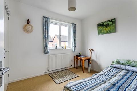 64 Barnfield Way, Oxted, RH8 9QG