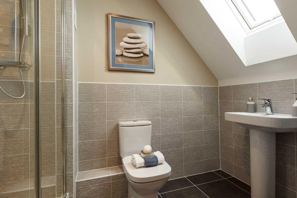 Modern en-suite shower room