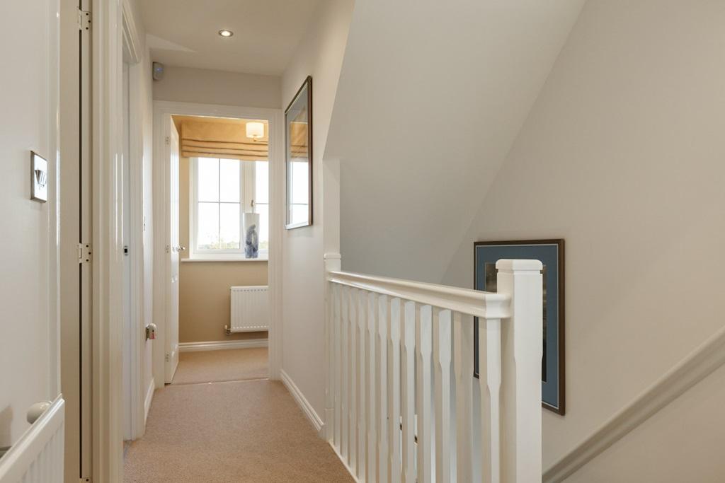 Landing leading to main bedroom
