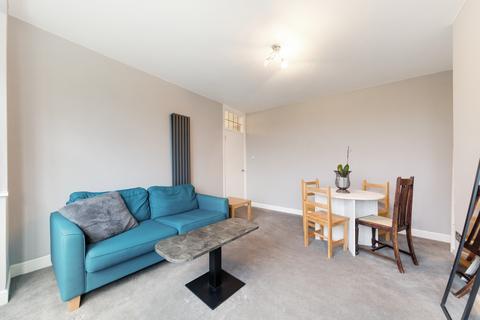 2 bedroom flat to rent - Manor Road, SW20