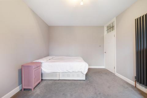 2 bedroom flat to rent - Manor Road, SW20