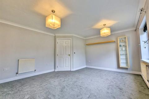 4 bedroom semi-detached house to rent, Butterstile Close, Manchester M25