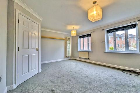 4 bedroom semi-detached house to rent, Butterstile Close, Manchester M25