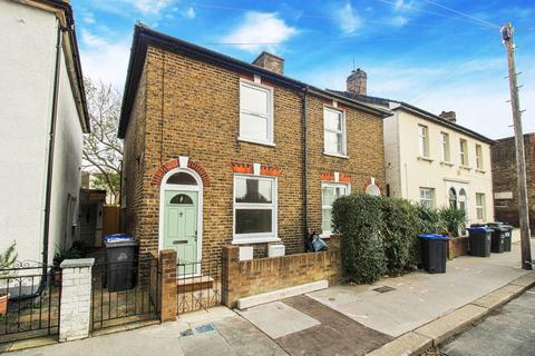 3 bedroom semi-detached house to rent, Freemasons Road, Croydon, CR0
