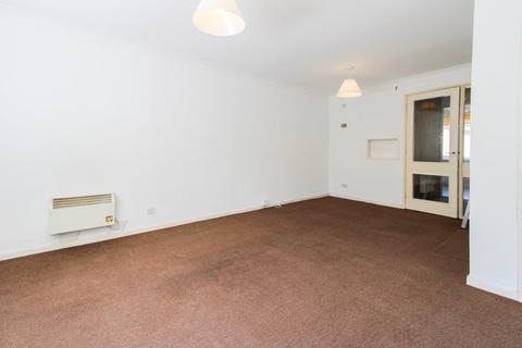 2 bedroom apartment to rent, Engadine Close, Croydon, CR0