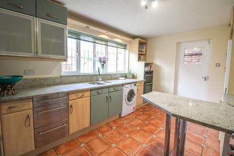 4 bedroom detached house to rent, Mistletoe Close, Croydon, CR0