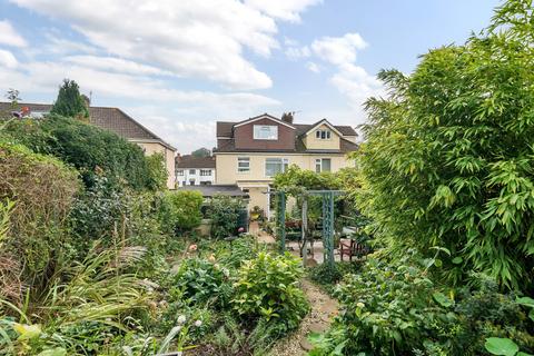 38 Bell Barn Road, Bristol, BS9 2DE