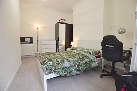 2 bedroom apartment to rent, St. James Road, Croydon, CR0